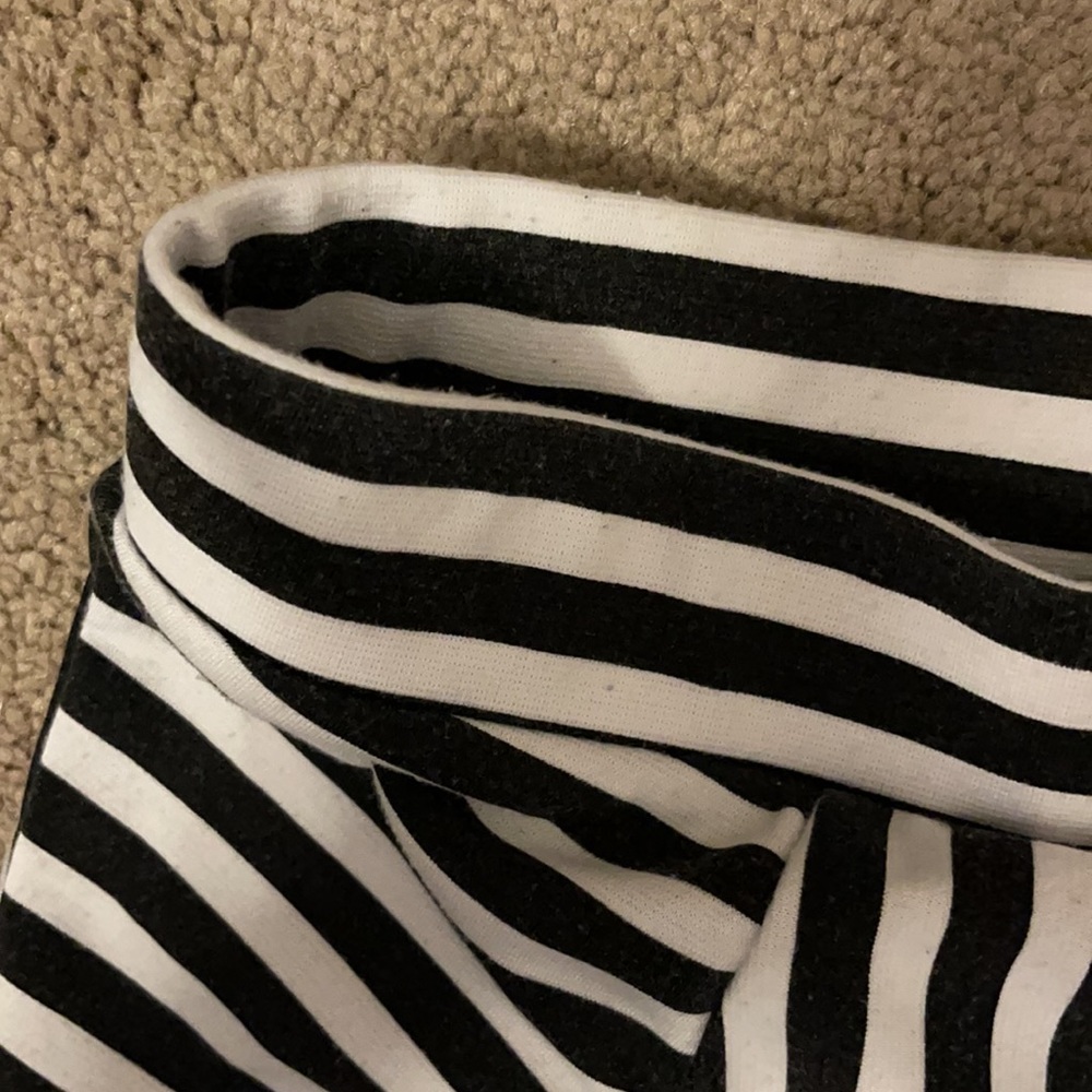 ❗️FINAL SALE❗️Black & White High Waisted Shorts - Picture 5 of 7